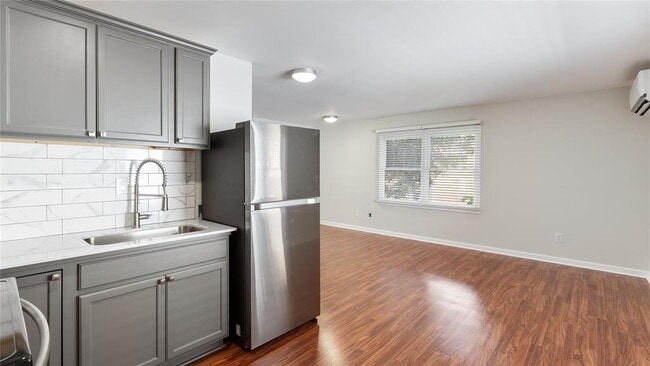 Building Photo - 1513 W 22nd St