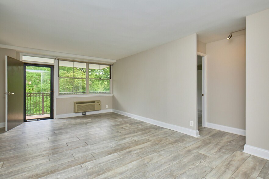 Building Photo - 2030 N Adams St