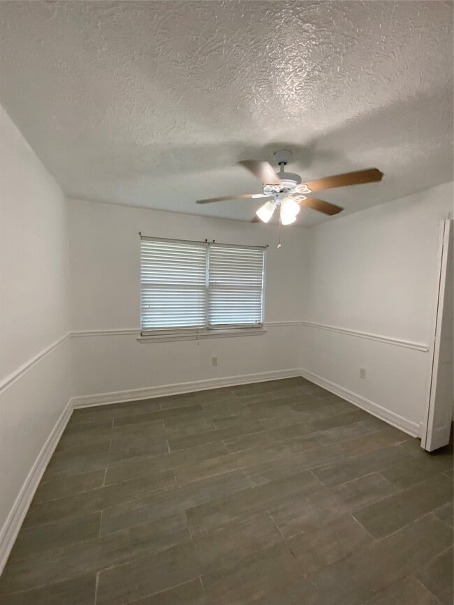 Building Photo - 515 S Burnett Dr