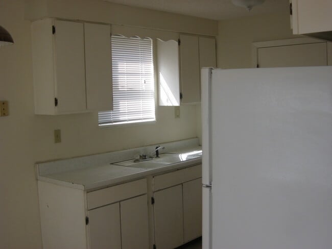 Building Photo - 754 Demaret Dr