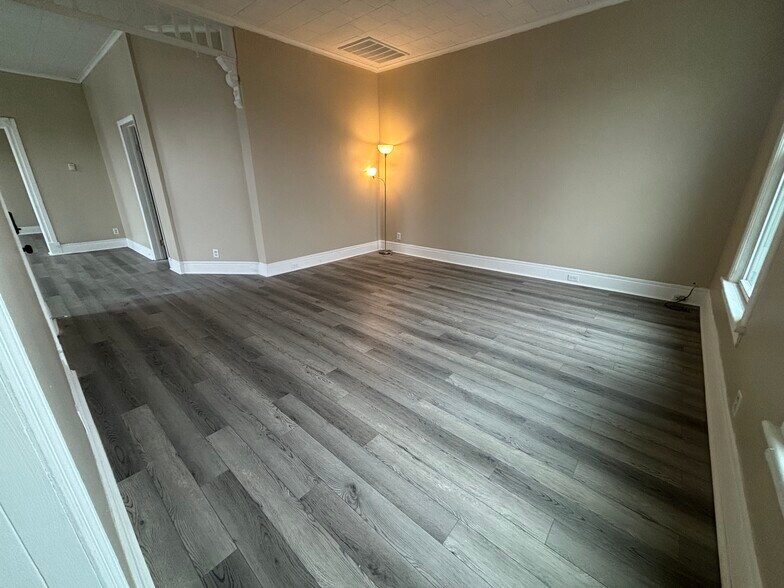 Building Photo - 15 Broadway