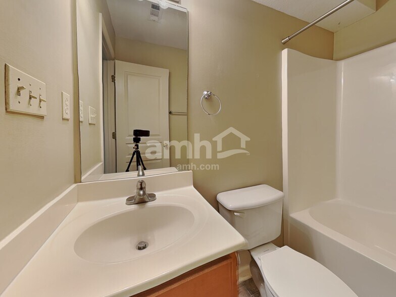 Building Photo - 1523 Bailey Park Ln