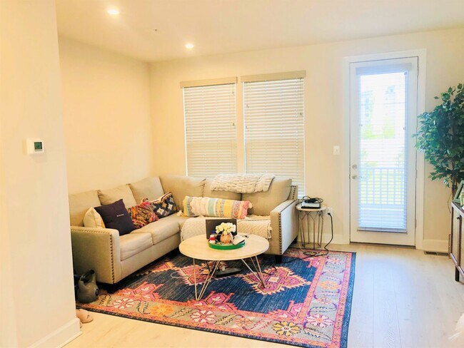 Building Photo - Newly Built Townhome with Tons of Space an...
