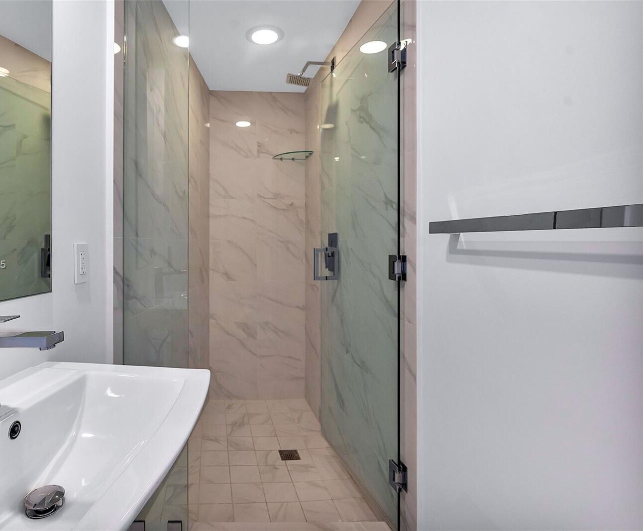 Building Photo - 801 S Miami Ave