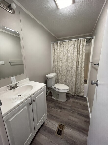 Building Photo - 28 Bellwood Dr