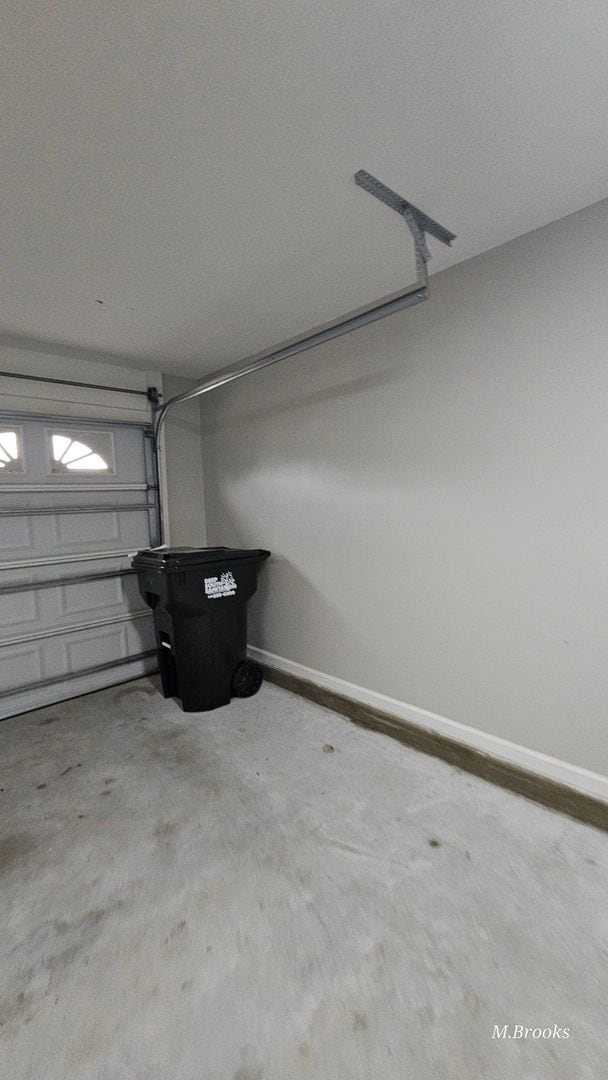 Building Photo - Country living but conveniently located in Kingsgate S/D in North Lowndes County near Moody AFB.