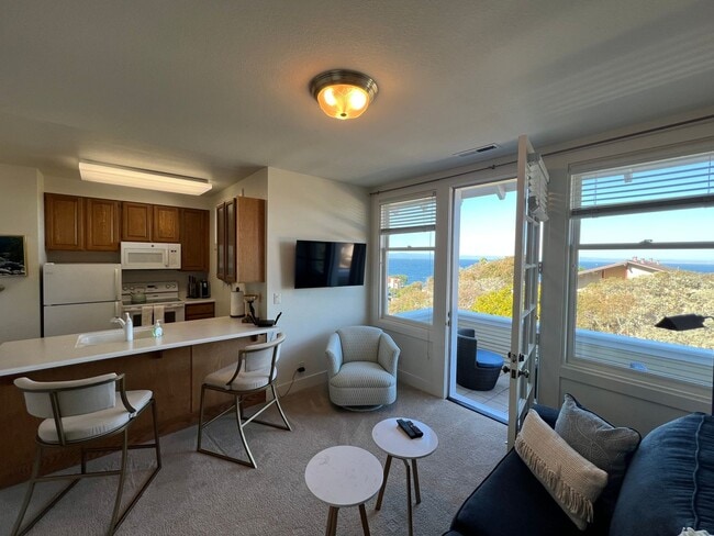 Building Photo - 189E - CS