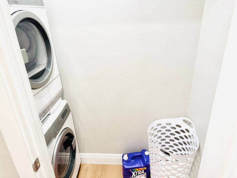 Building Photo - 3831 Rogers Rd