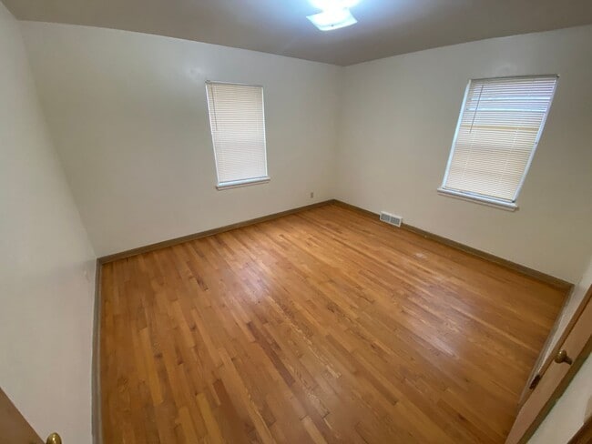 Building Photo - Charming Woods Park Home | 2 Bed | Fenced Yard | Garage | $1800/mo