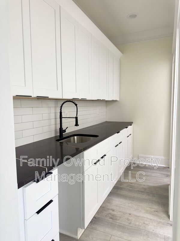 Building Photo - 2245 Fillmore St