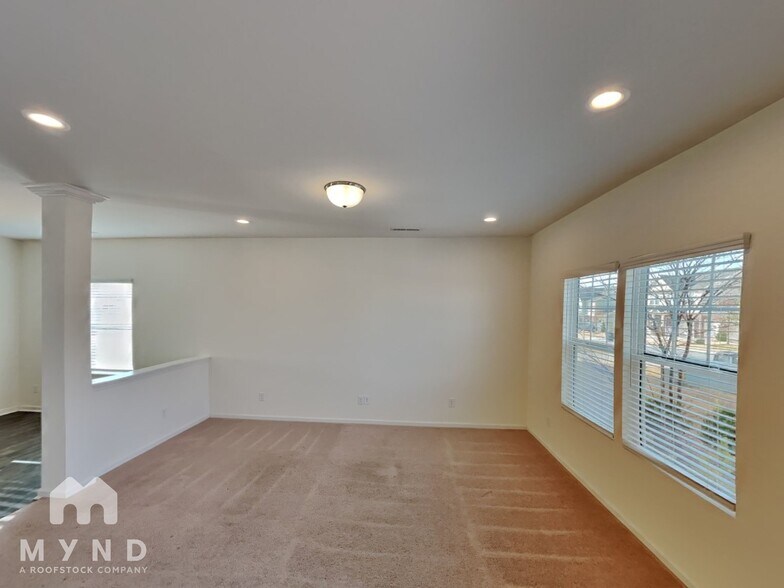 Building Photo - 2015 Creeks Landing Dr