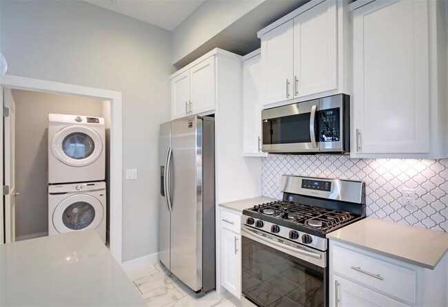 Building Photo - 7600 Carver Ave