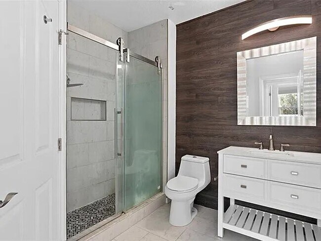 Building Photo - Stylish 2 Bed, 1 Bath Condo in Bella Terra...