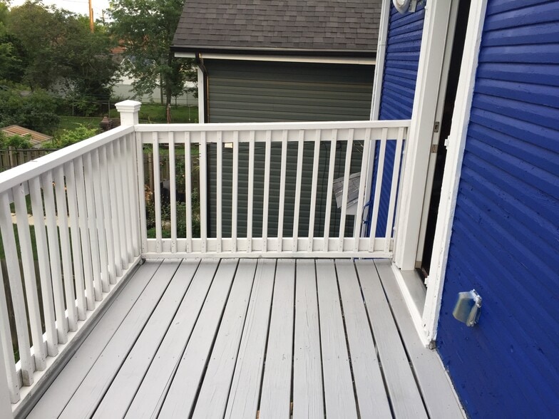 private balcony off bedroom 3 - 804 Carpenter St