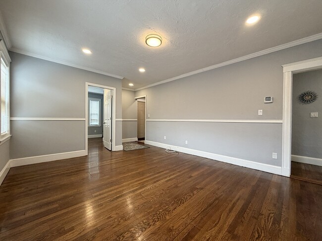 Building Photo - 60 Ellerton Rd