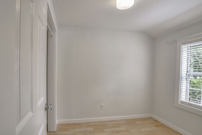 Building Photo - 3669 Madrone Ave