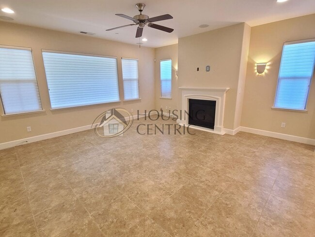 Building Photo - Stunning Single Story Rental in Guard Gate...
