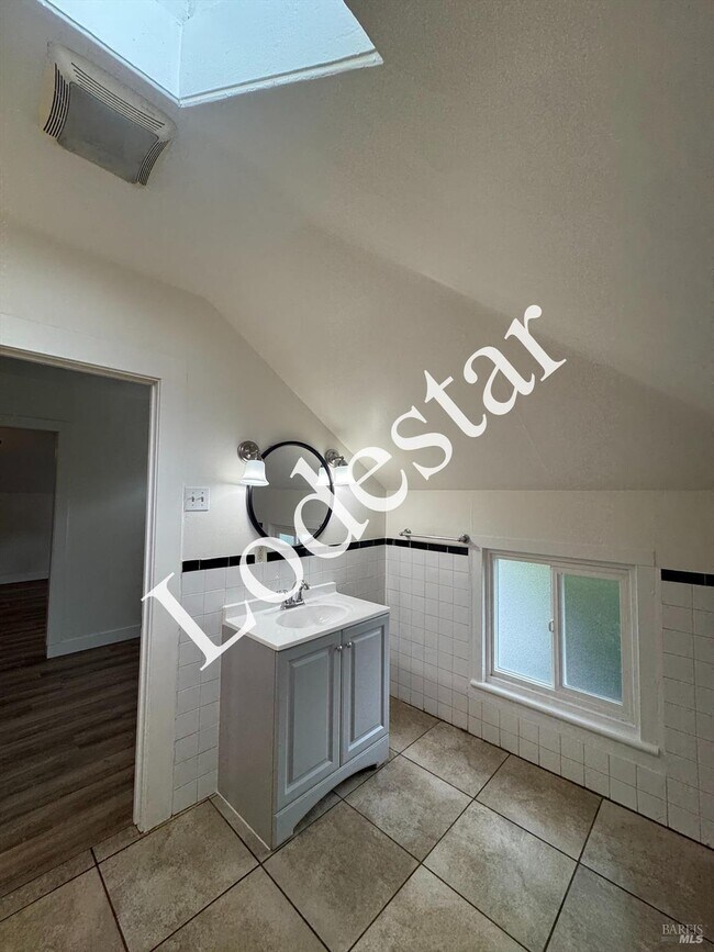 Building Photo - 302 Carolina St