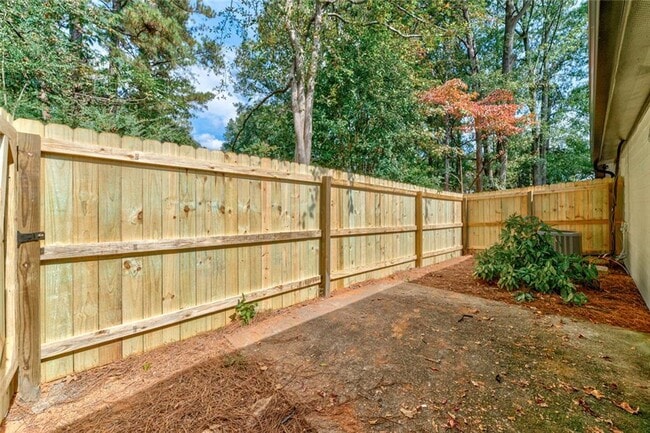 Building Photo - 1060 Mathews Ct