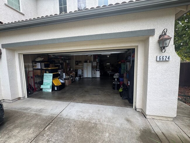 Building Photo - 5 Bed / 3.5 Bath | Elk Grove Single Family...