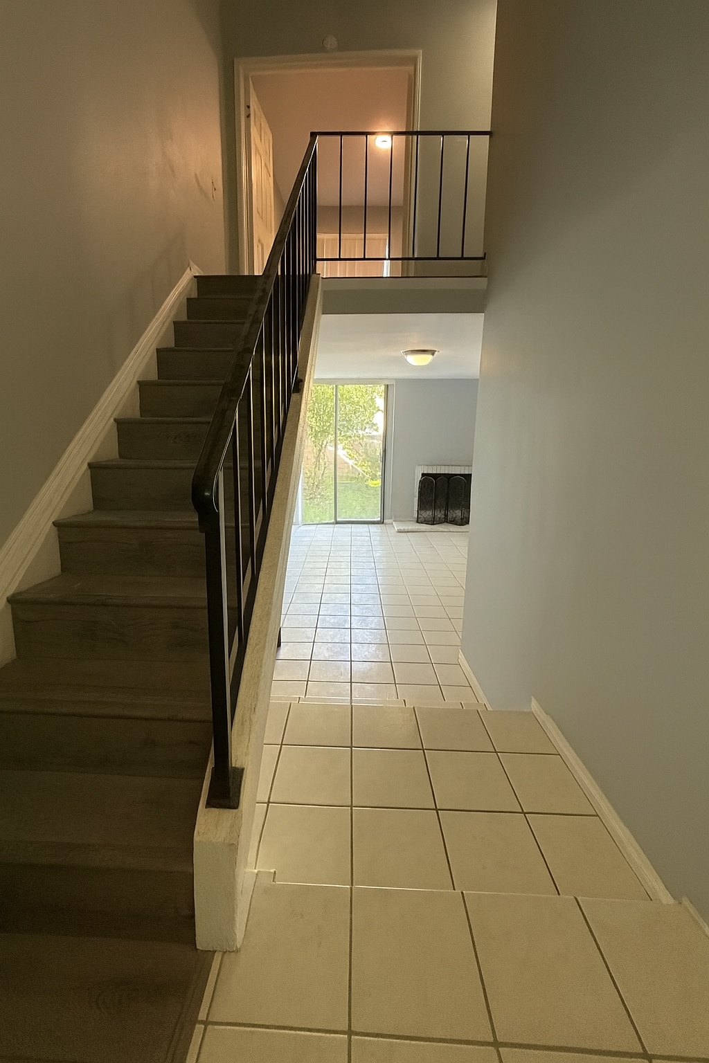 Stairs & Main Entry - 2617 Lakemoor Pl