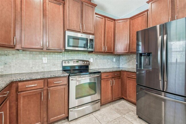 Building Photo - 12320 Fairlawn Dr
