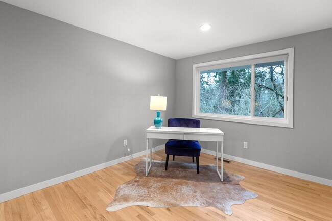 Building Photo - 4 bedroom 3 bath Mercer Island