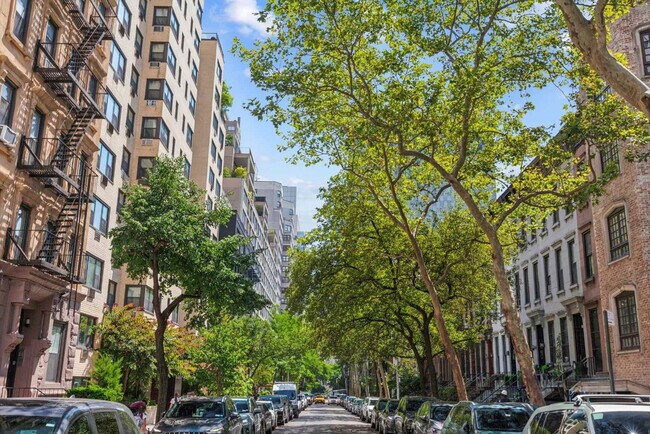 Building Photo - 1310 2nd Ave