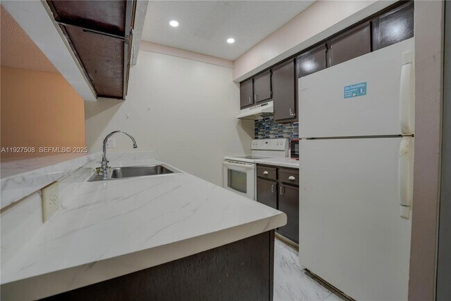 Building Photo - 5686 Rock Island Rd