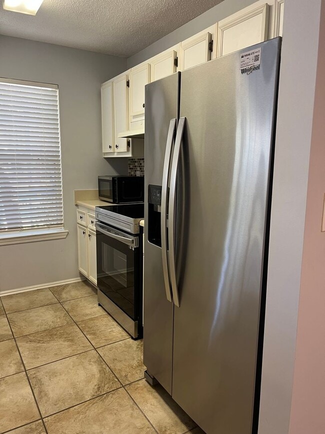 Building Photo - Great First Floor Condo in the Reserve at Woodbridge