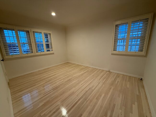 Building Photo - 7822 Bleriot Ave