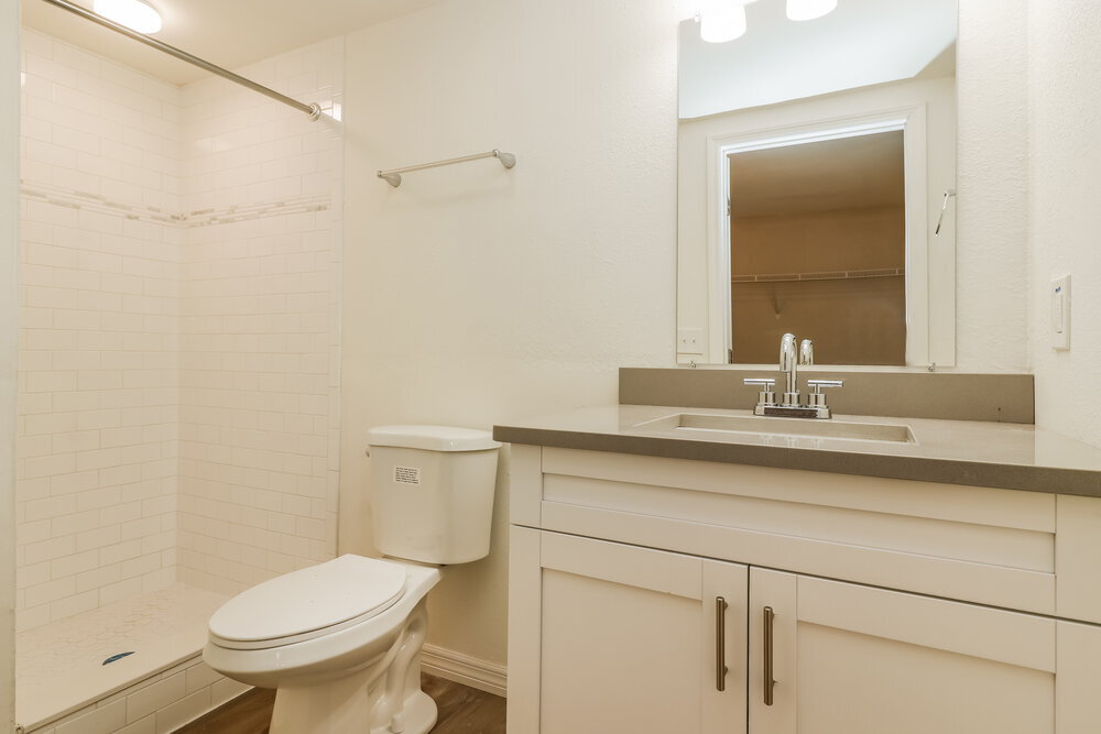 Building Photo - 2319 Surrey Ln