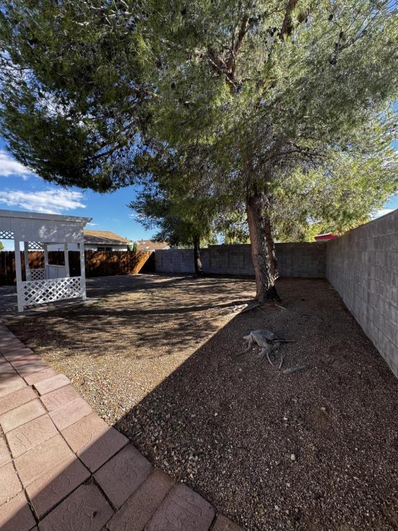 Building Photo - 980 Canyon Hills Rd