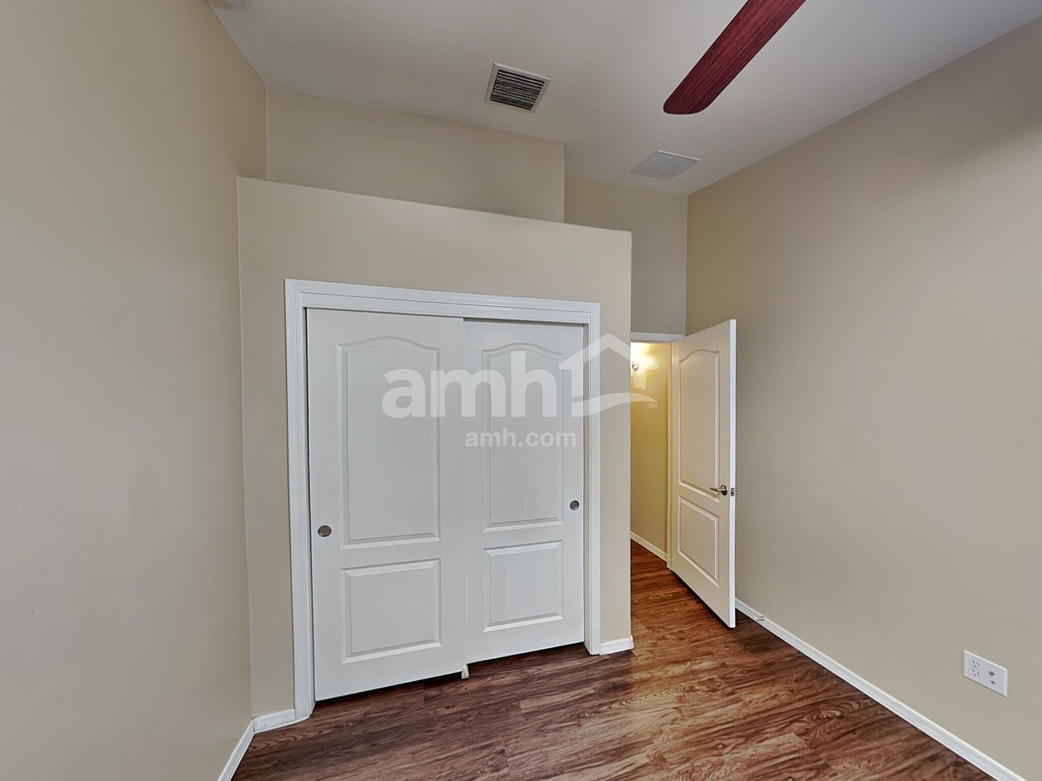 Building Photo - 4013 E Shadow Branch Dr