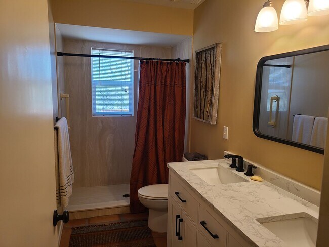 Building Photo - Beautiful 3bedroom 2bathroom