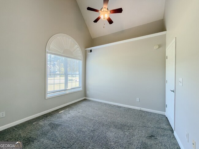 Building Photo - 593 Red Tip Ln