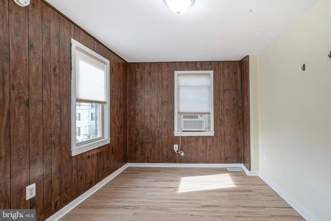 Building Photo - 19 E Millbrooke Ave