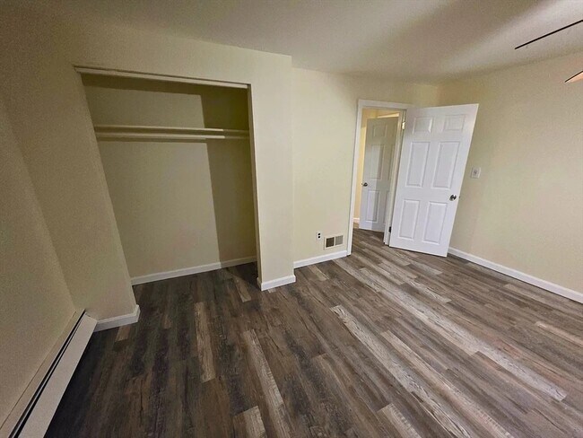 Building Photo - 18 Barclay St