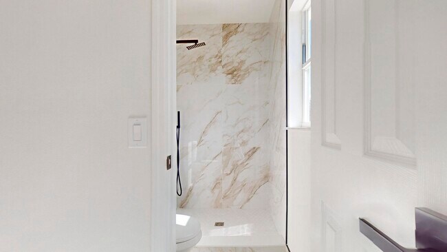 Building Photo - 2056 SW Grant Ave