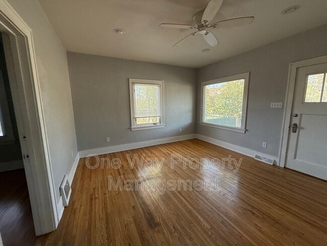 Building Photo - 804 11th St