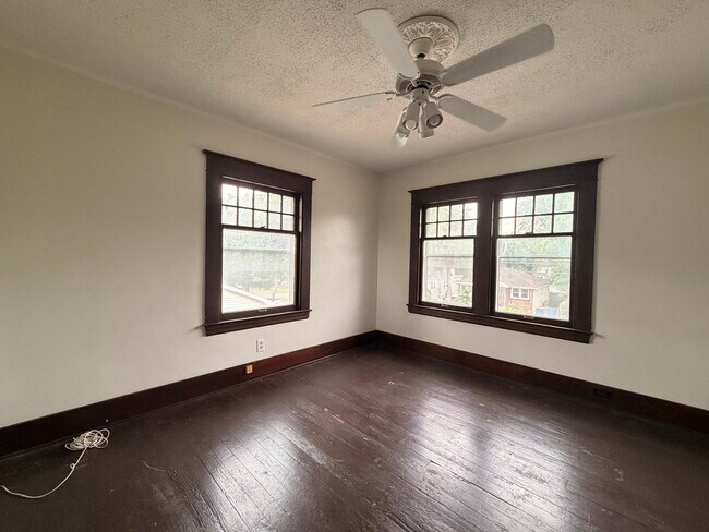 Building Photo - 1047 Sibley St NW