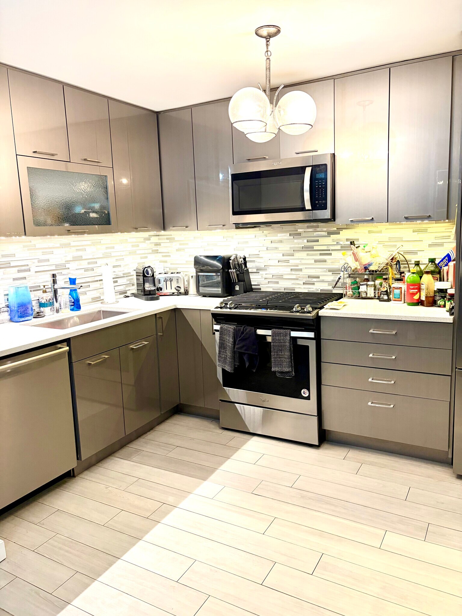 Building Photo - 129 E Bellevue Pl