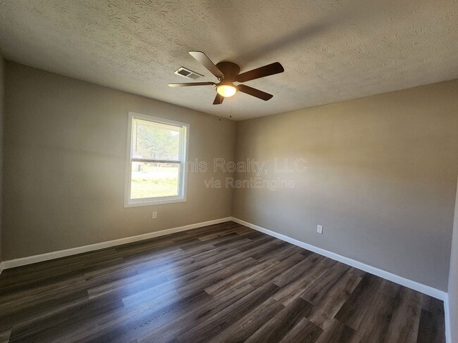 Building Photo - 24 Paige St