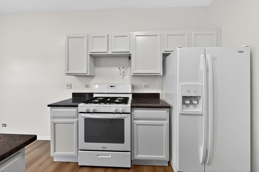 Building Photo - 708 Meadowridge Dr