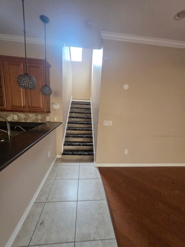 Building Photo - Beautiful and Spacious