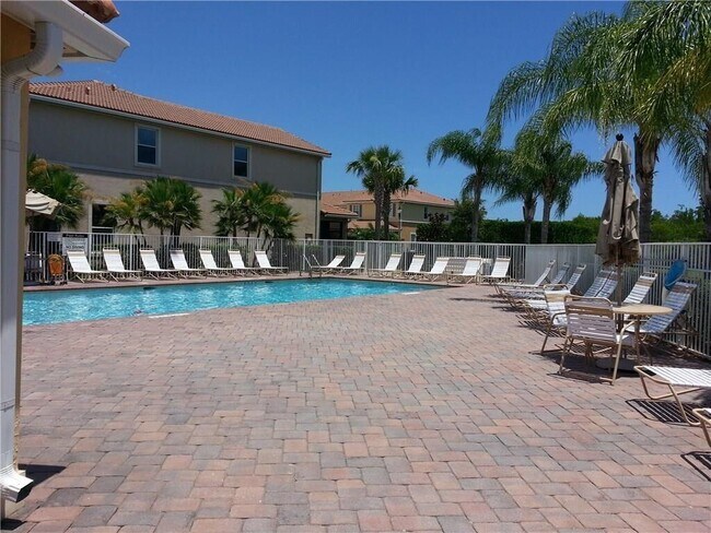 Building Photo - 1041 Normandie Way