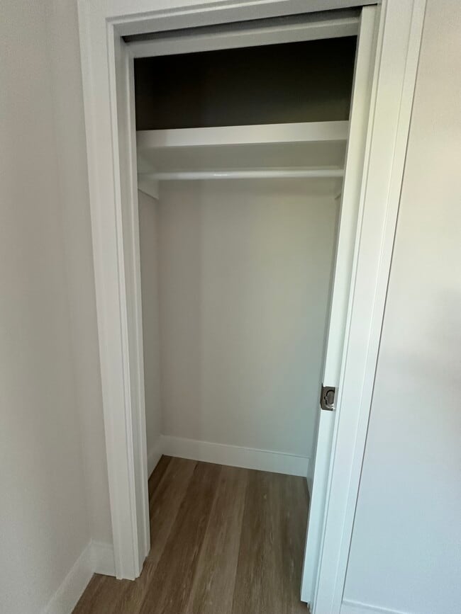 Building Photo - 1A A St