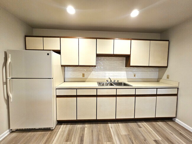 Building Photo - 29776 Polks Rd