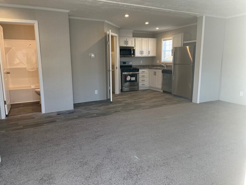 Building Photo - 6610 Lear Nagle Rd