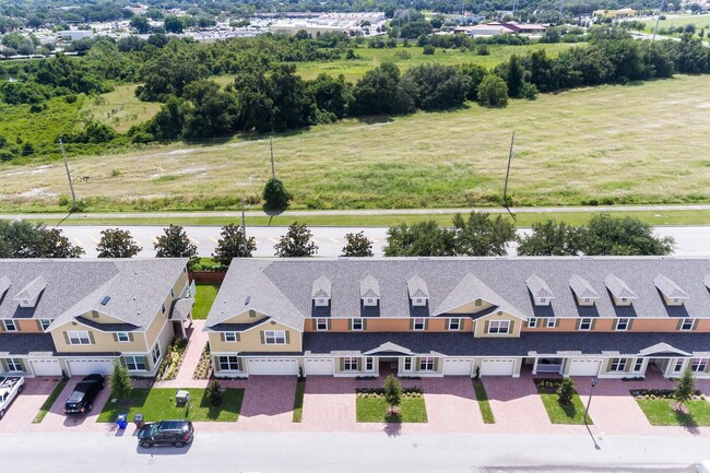 Building Photo - 4/2.5 Beautiful Energy Efficient Townhome ...